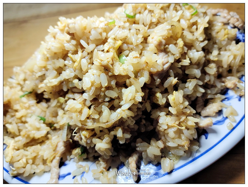 板橋美食。裕民街夜市炒飯燴飯︱不加沙茶以醬油快炒風味，煎蔥蛋與三鮮燴飯必點～捷運新埔站美食
