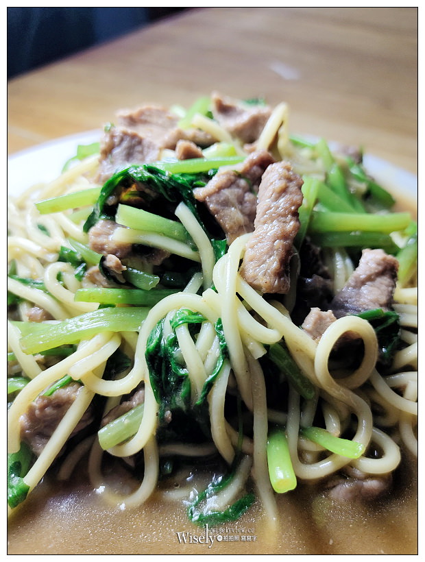 板橋美食。裕民街夜市炒飯燴飯︱不加沙茶以醬油快炒風味，煎蔥蛋與三鮮燴飯必點～捷運新埔站美食