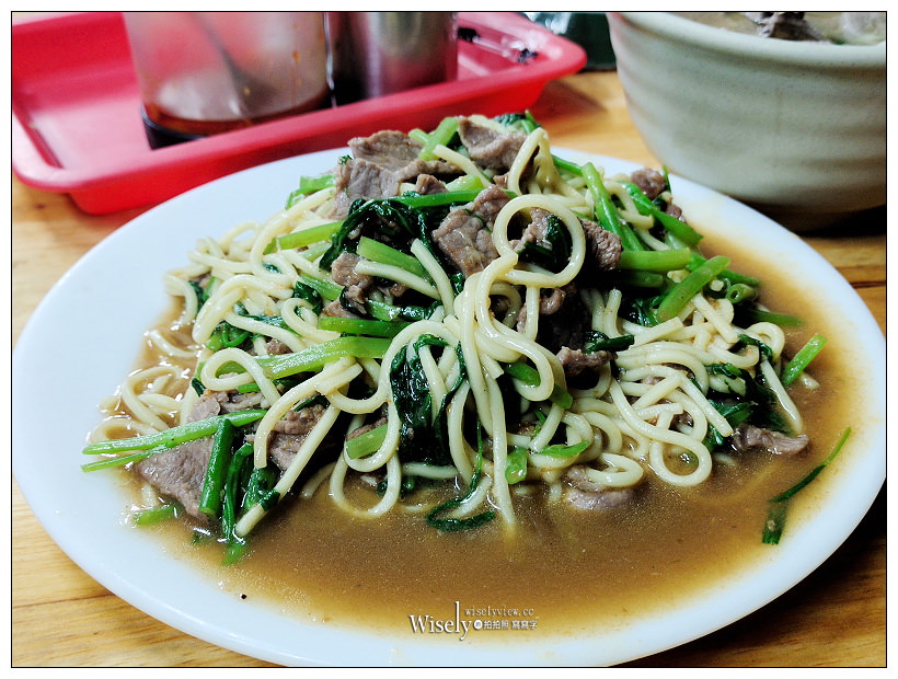 板橋美食。裕民街夜市炒飯燴飯︱不加沙茶以醬油快炒風味，煎蔥蛋與三鮮燴飯必點～捷運新埔站美食