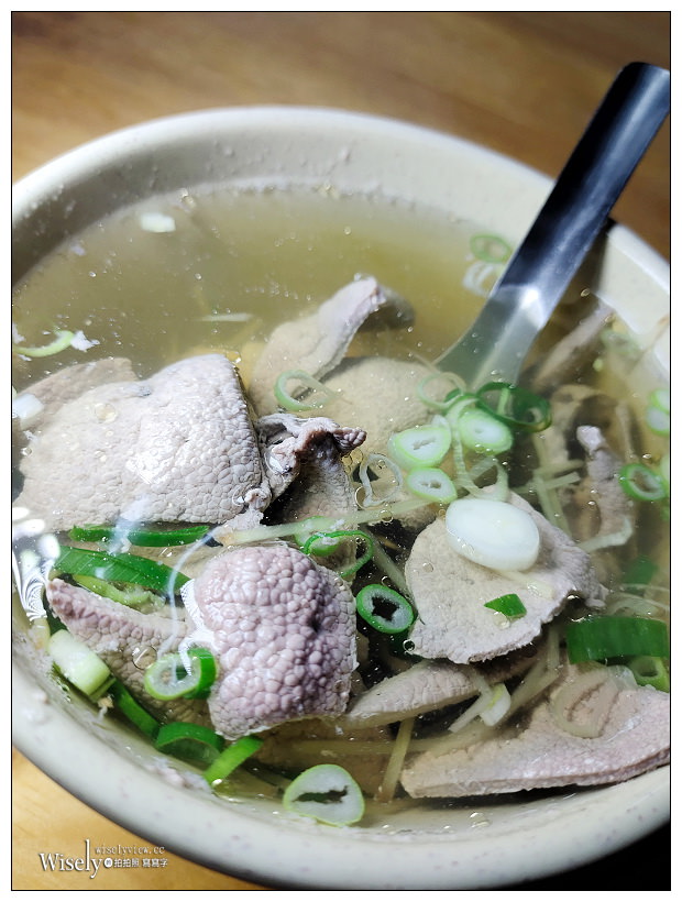 板橋美食。裕民街夜市炒飯燴飯︱不加沙茶以醬油快炒風味，煎蔥蛋與三鮮燴飯必點～捷運新埔站美食