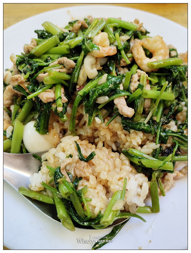 板橋美食。裕民街夜市炒飯燴飯︱不加沙茶以醬油快炒風味，煎蔥蛋與三鮮燴飯必點～捷運新埔站美食