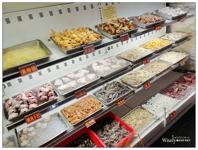 宜蘭礁溪火鍋吃到飽。珍典精緻自助式火鍋︱八種湯頭不加價，現點鮮切肉與多項熱食點心可選擇，平假日NT400用餐2小時，相鄰礁溪轉連站前可單人享用