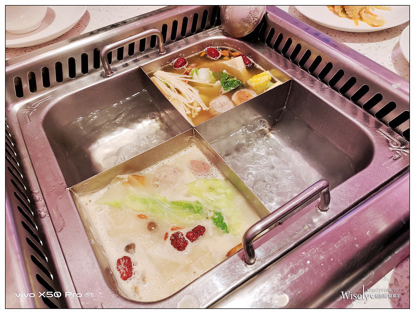 歇業。ATT4Fun 美滋鍋︱來自新加坡人氣鍋物，多項湯頭與風味食材，夢幻粉色系空間 x 必點膠原蛋白湯底、魚豆腐、炸響鈴～捷運台北101世貿站美食