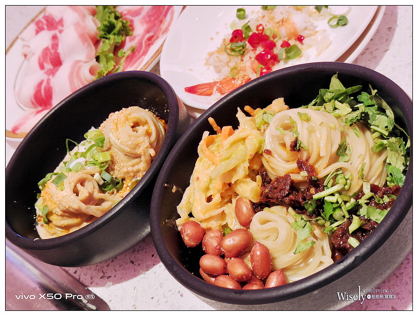 歇業。ATT4Fun 美滋鍋︱來自新加坡人氣鍋物，多項湯頭與風味食材，夢幻粉色系空間 x 必點膠原蛋白湯底、魚豆腐、炸響鈴～捷運台北101世貿站美食