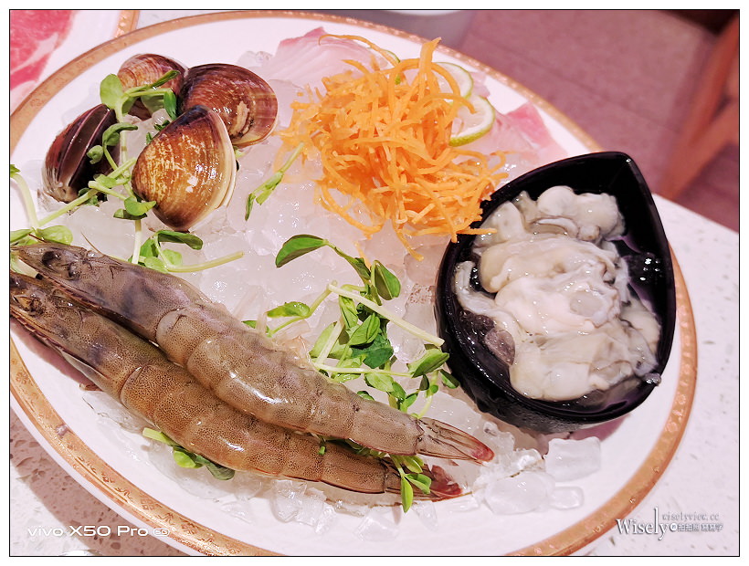 歇業。ATT4Fun 美滋鍋︱來自新加坡人氣鍋物，多項湯頭與風味食材，夢幻粉色系空間 x 必點膠原蛋白湯底、魚豆腐、炸響鈴～捷運台北101世貿站美食