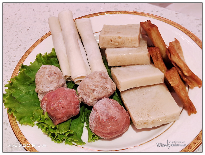 歇業。ATT4Fun 美滋鍋︱來自新加坡人氣鍋物，多項湯頭與風味食材，夢幻粉色系空間 x 必點膠原蛋白湯底、魚豆腐、炸響鈴～捷運台北101世貿站美食