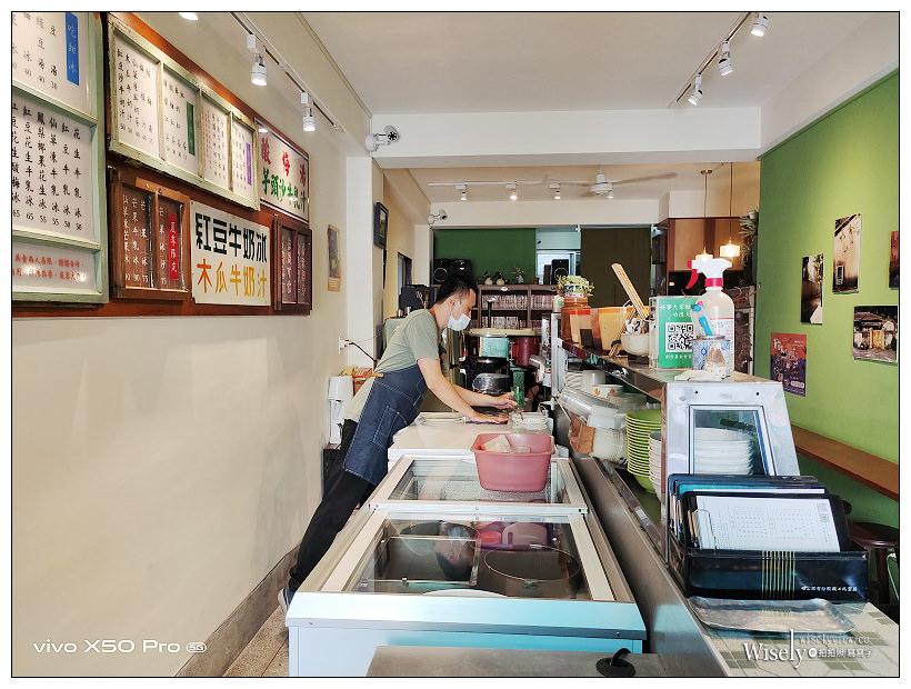 樂群冷凍芋。台中第五市場美食︱在地30年冰店，多項好吃芋頭冰品，私房推薦烤吐司～台中西區美食