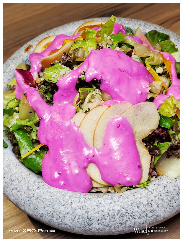 松菸美食。隱世新樂園(歇業)︱音樂美酒佳餚的文創餐酒館，豐富多元跨國料理～捷運市政府站美食 x 信義區美食