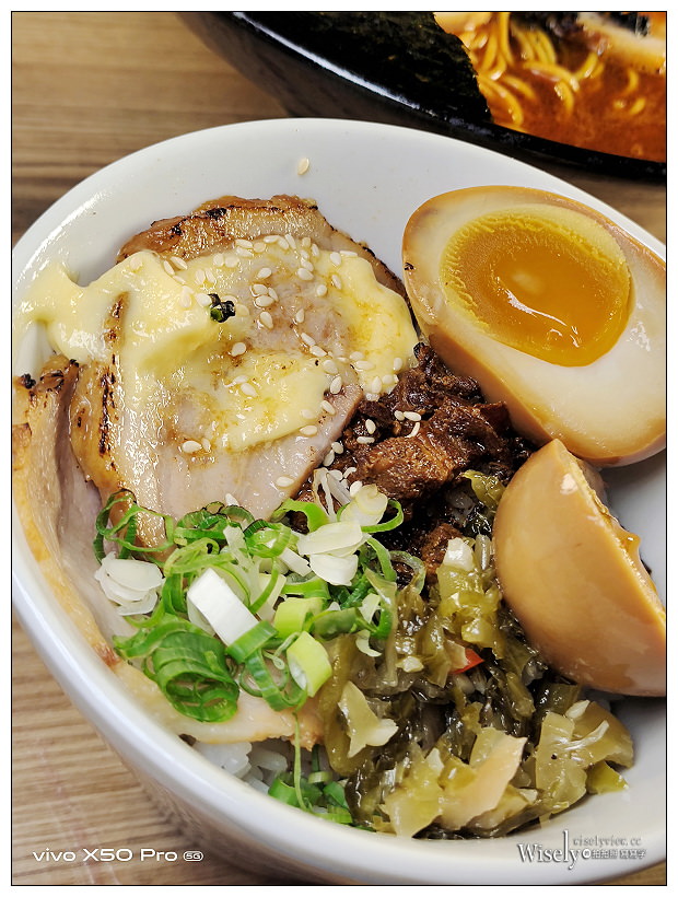 松菸美食。隱世新樂園(歇業)︱音樂美酒佳餚的文創餐酒館，豐富多元跨國料理～捷運市政府站美食 x 信義區美食