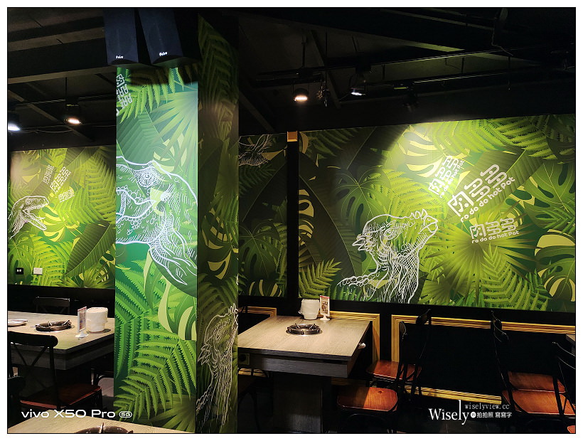 肉多多火鍋 台中向上店︱2020冬季新菜單＋視覺系裝潢&蔬食自助吧吃到飽：16盎司肉蛋糕、海多多海鮮船、好肉系列雙人套餐～台中西區美食 x 台中火鍋