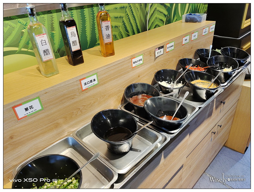 肉多多火鍋 台中向上店︱2020冬季新菜單＋視覺系裝潢&蔬食自助吧吃到飽：16盎司肉蛋糕、海多多海鮮船、好肉系列雙人套餐～台中西區美食 x 台中火鍋