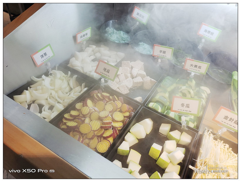 肉多多火鍋 台中向上店︱2020冬季新菜單＋視覺系裝潢&蔬食自助吧吃到飽：16盎司肉蛋糕、海多多海鮮船、好肉系列雙人套餐～台中西區美食 x 台中火鍋