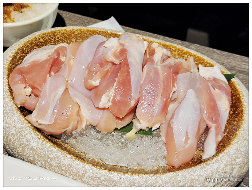 肉多多火鍋 台中向上店︱2020冬季新菜單＋視覺系裝潢&蔬食自助吧吃到飽：16盎司肉蛋糕、海多多海鮮船、好肉系列雙人套餐～台中西區美食 x 台中火鍋