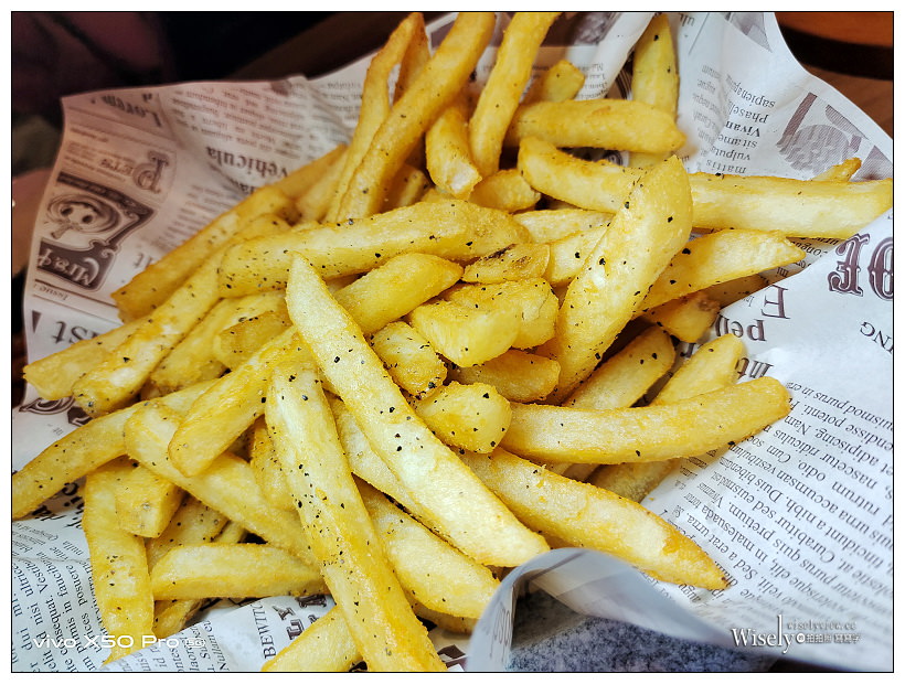 松菸美食。隱世新樂園(歇業)︱音樂美酒佳餚的文創餐酒館，豐富多元跨國料理～捷運市政府站美食 x 信義區美食