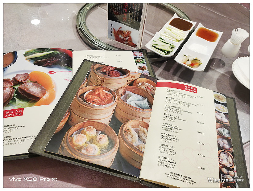 台北華國大飯店。帝國會館︱秋潮食蟹祭：過海香辣蟹、黃金咖哩蟹、鮮蟹粉絲煲，必嚐一鴨三吃與港點