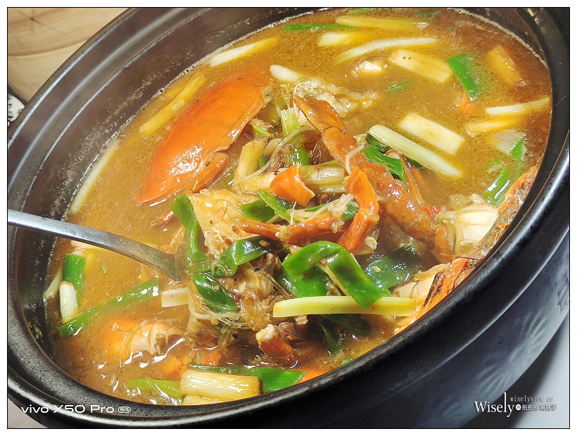 台北華國大飯店。帝國會館︱秋潮食蟹祭：過海香辣蟹、黃金咖哩蟹、鮮蟹粉絲煲，必嚐一鴨三吃與港點