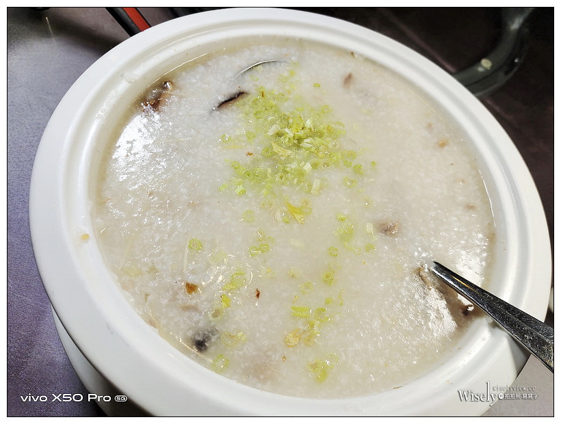 台北華國大飯店。帝國會館︱秋潮食蟹祭：過海香辣蟹、黃金咖哩蟹、鮮蟹粉絲煲，必嚐一鴨三吃與港點