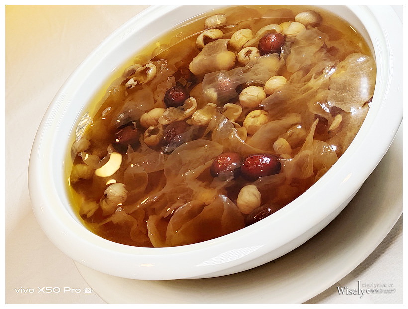 台北中山。歐華軒 中式桌宴︱十人招牌粵菜:龍蝦燒伊麵、蔥油龍虎斑、歐華當紅脆皮雞、吉品鮑魚佛跳牆、蟹粉燴雙菇、紅蓮燉銀耳~捷運圓山站美食 台北中山。歐華軒 中式桌宴︱十人招牌粵菜:龍蝦燒伊麵、蔥油龍虎斑、歐華當紅脆皮雞、吉品鮑魚佛跳牆、蟹粉燴雙菇、紅蓮燉銀耳~捷運圓山站美食
