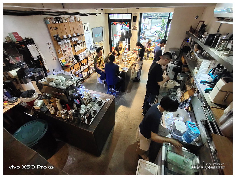 台中西區。Coffee Stopover︱自家烘培豆與專業手沖，在地知名文青老宅咖啡店；鬍子大叔咖啡浪遊／大和村裡的美術館～台中西區美食 x 台中網紅咖啡店