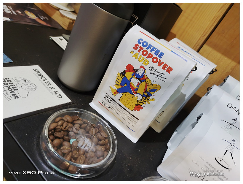 台中西區。Coffee Stopover︱自家烘培豆與專業手沖，在地知名文青老宅咖啡店；鬍子大叔咖啡浪遊／大和村裡的美術館～台中西區美食 x 台中網紅咖啡店