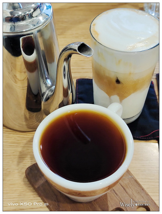 台中西區。Coffee Stopover︱自家烘培豆與專業手沖，在地知名文青老宅咖啡店；鬍子大叔咖啡浪遊／大和村裡的美術館～台中西區美食 x 台中網紅咖啡店