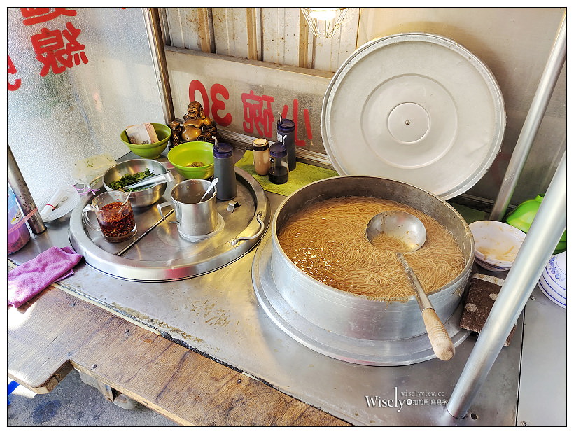 宜蘭美食。礁溪古早味大腸麵線︱湯鮮料多份量足，在地30年古早味市場小吃～礁溪早餐 x 宜蘭美食