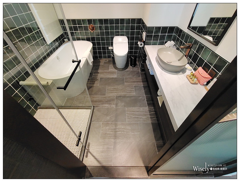 高雄新興。JOHO HOTEL︱相鄰車站捷運的精品酒店，半自助早餐午茶誠意十足，設施齊全高檔服務佳，頂樓夜景也很棒~高雄車站住宿推薦