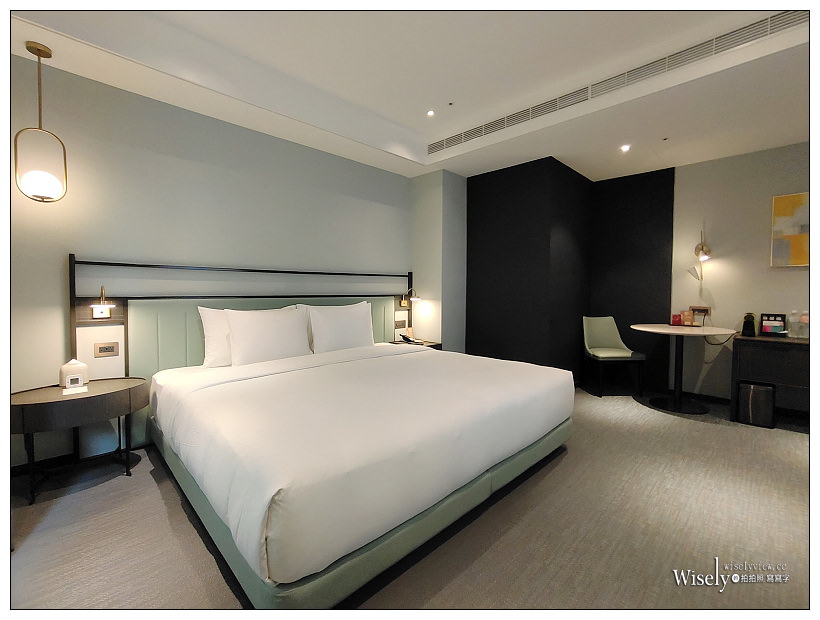 高雄新興。JOHO HOTEL︱相鄰車站捷運的精品酒店，半自助早餐午茶誠意十足，設施齊全高檔服務佳，頂樓夜景也很棒~高雄車站住宿推薦