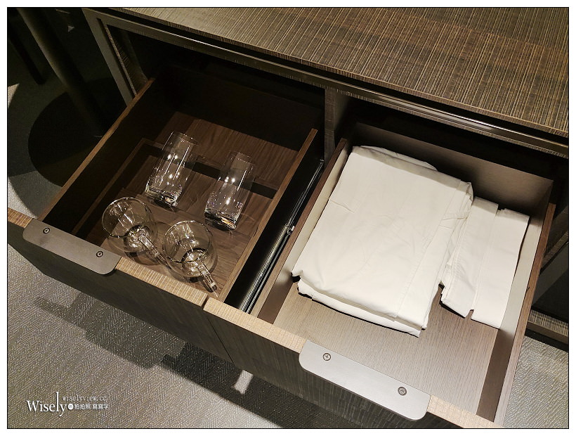 高雄新興。JOHO HOTEL︱相鄰車站捷運的精品酒店，半自助早餐午茶誠意十足，設施齊全高檔服務佳，頂樓夜景也很棒~高雄車站住宿推薦