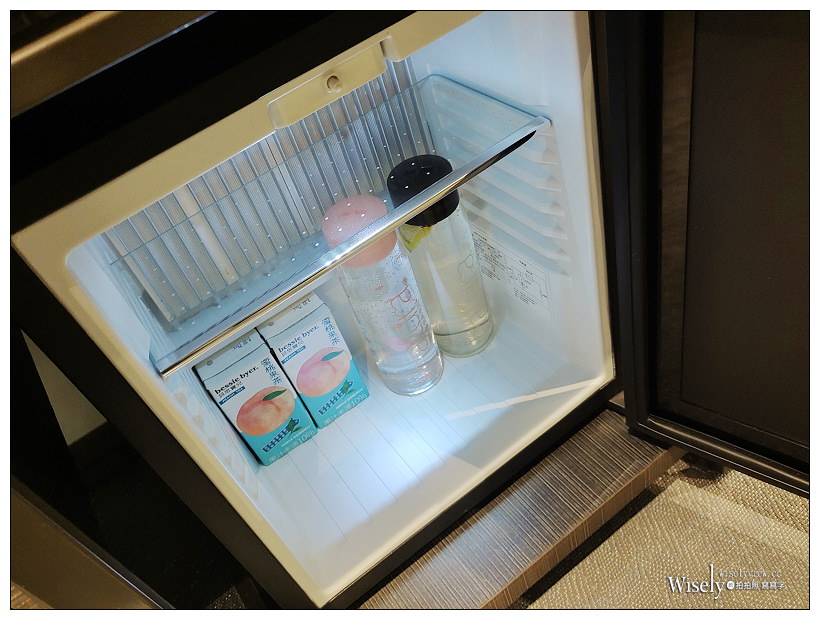 高雄新興。JOHO HOTEL︱相鄰車站捷運的精品酒店，半自助早餐午茶誠意十足，設施齊全高檔服務佳，頂樓夜景也很棒~高雄車站住宿推薦