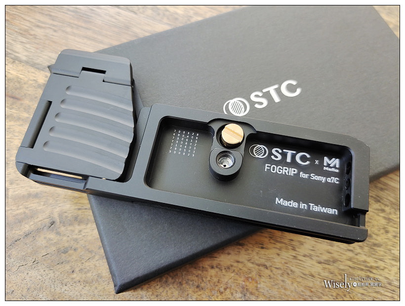 STC FOGRIP 快展手把 for Sony A7c︱輕鬆持握相機方便更換電池，還能直安腳架，售價NT3,000販售中