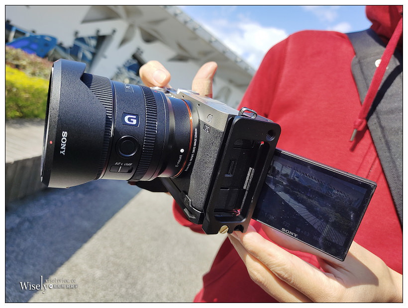 STC FOGRIP 快展手把 for Sony A7c︱輕鬆持握相機方便更換電池，還能直安腳架，售價NT3,000販售中