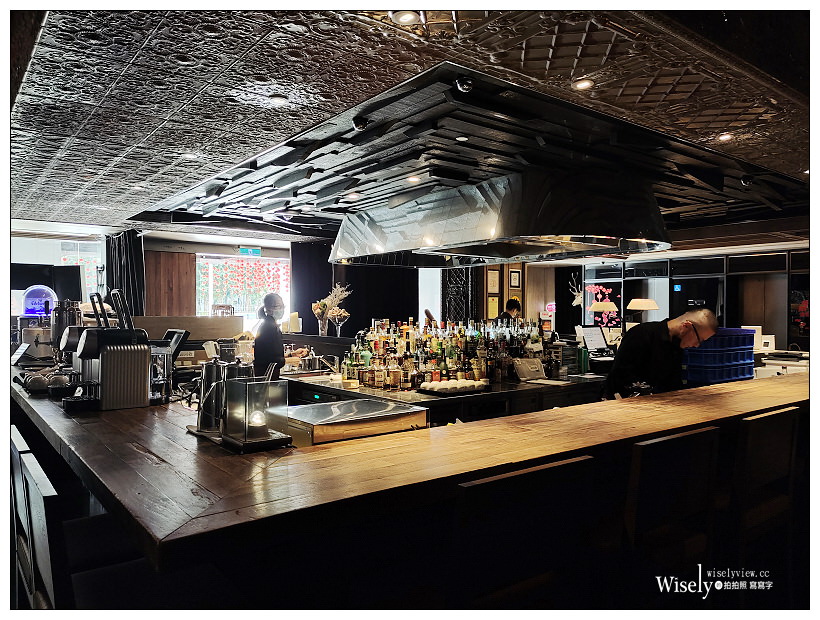 台北松山。333 Restaurant & Bar ︱九點開始暢飲紅白啤酒早午餐，還有松露薯條與單點調酒可享用～捷運南京復興站美食 x 台北小巨蛋美食 x 台北早午餐
