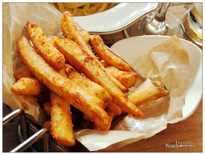 台北松山。333 Restaurant & Bar ︱九點開始暢飲紅白啤酒早午餐，還有松露薯條與單點調酒可享用～捷運南京復興站美食 x 台北小巨蛋美食 x 台北早午餐