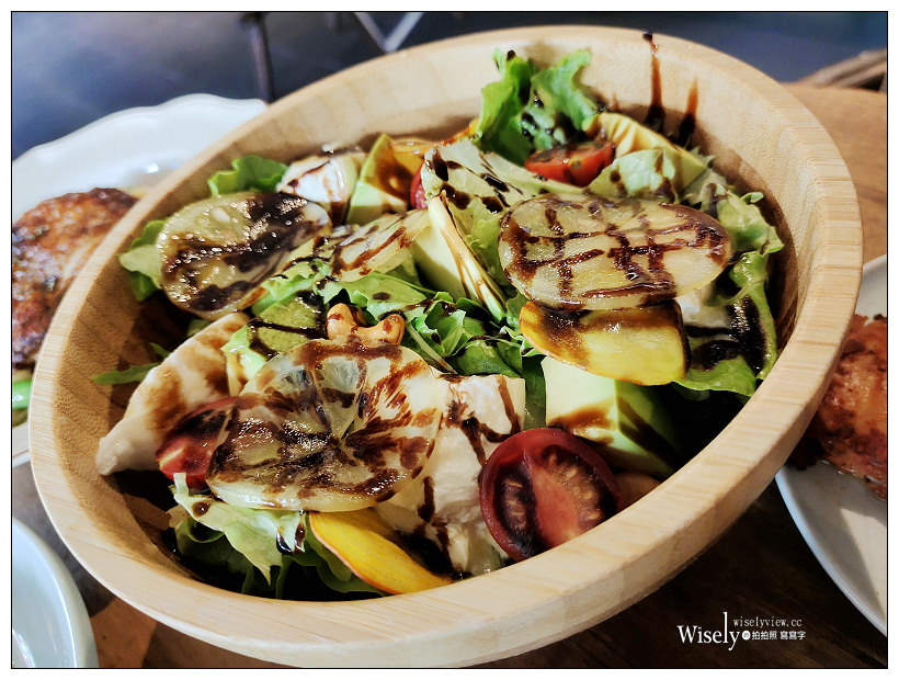 台北松山。333 Restaurant & Bar ︱九點開始暢飲紅白啤酒早午餐，還有松露薯條與單點調酒可享用～捷運南京復興站美食 x 台北小巨蛋美食 x 台北早午餐