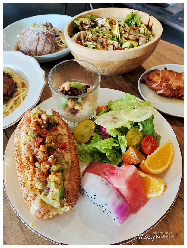 台北松山。333 Restaurant & Bar ︱九點開始暢飲紅白啤酒早午餐，還有松露薯條與單點調酒可享用～捷運南京復興站美食 x 台北小巨蛋美食 x 台北早午餐