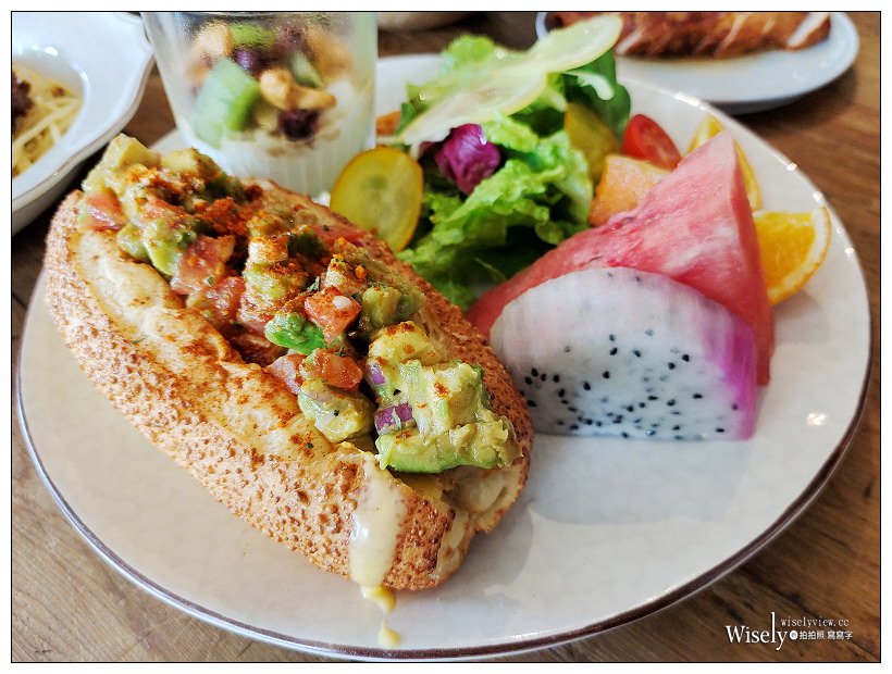 台北松山。333 Restaurant & Bar ︱九點開始暢飲紅白啤酒早午餐，還有松露薯條與單點調酒可享用～捷運南京復興站美食 x 台北小巨蛋美食 x 台北早午餐