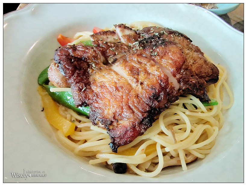 台北松山。333 Restaurant & Bar ︱九點開始暢飲紅白啤酒早午餐，還有松露薯條與單點調酒可享用～捷運南京復興站美食 x 台北小巨蛋美食 x 台北早午餐