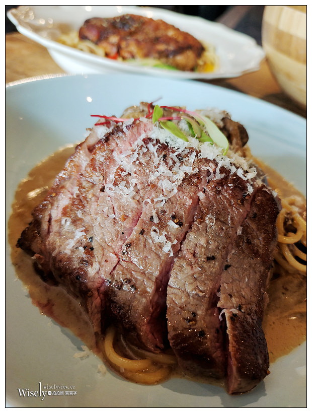 台北松山。333 Restaurant & Bar ︱九點開始暢飲紅白啤酒早午餐，還有松露薯條與單點調酒可享用～捷運南京復興站美食 x 台北小巨蛋美食 x 台北早午餐