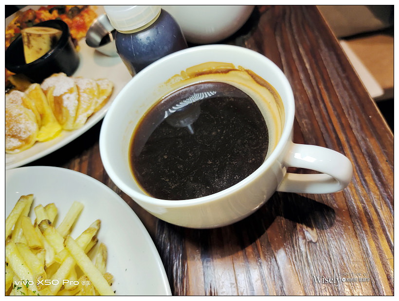台北大同。Poffertjes Café 荷蘭小鬆餅南西中山店︱可愛店貓早午餐店～捷運中山站美食 x 台北貓咖啡