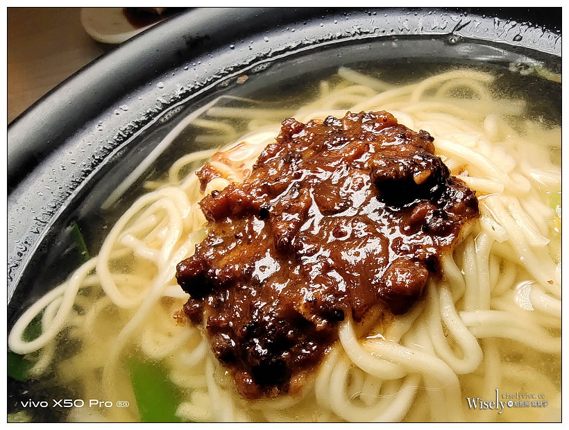 台北內湖。松哥擔仔麵︱招牌古早味肉燥，40多年的老味道～湖光市場美食 x 捷運內湖站美食