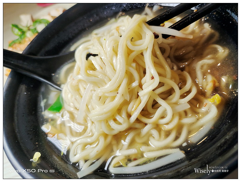 台北內湖。松哥擔仔麵︱招牌古早味肉燥，40多年的老味道～湖光市場美食 x 捷運內湖站美食