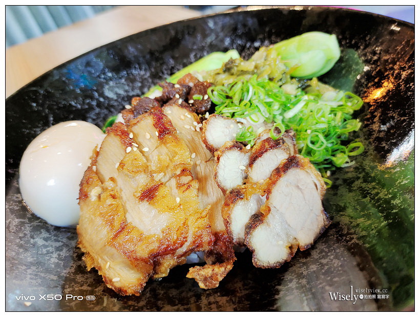 已歇業。隱世新樂園︱限量澳洲和牛製作的三寶牛肉麵，以及溫體豬五花與松阪肉的炸燒肉飯，超值商業午餐與松菸美食～捷運市政府站美食 x 松菸牛肉麵