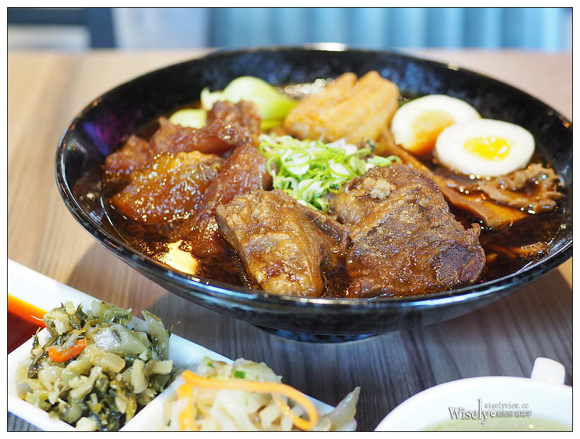 已歇業。隱世新樂園︱限量澳洲和牛製作的三寶牛肉麵，以及溫體豬五花與松阪肉的炸燒肉飯，超值商業午餐與松菸美食～捷運市政府站美食 x 松菸牛肉麵