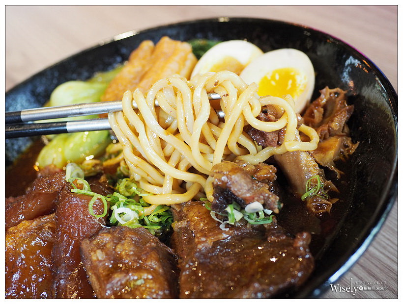 已歇業。隱世新樂園︱限量澳洲和牛製作的三寶牛肉麵，以及溫體豬五花與松阪肉的炸燒肉飯，超值商業午餐與松菸美食～捷運市政府站美食 x 松菸牛肉麵