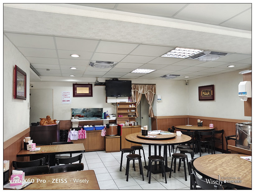 新北新店。旺達熱炒︱排骨飯、牛肉炒飯&炒碼麵，百元平價熱炒～捷運七張站美食 x 新店百元熱炒