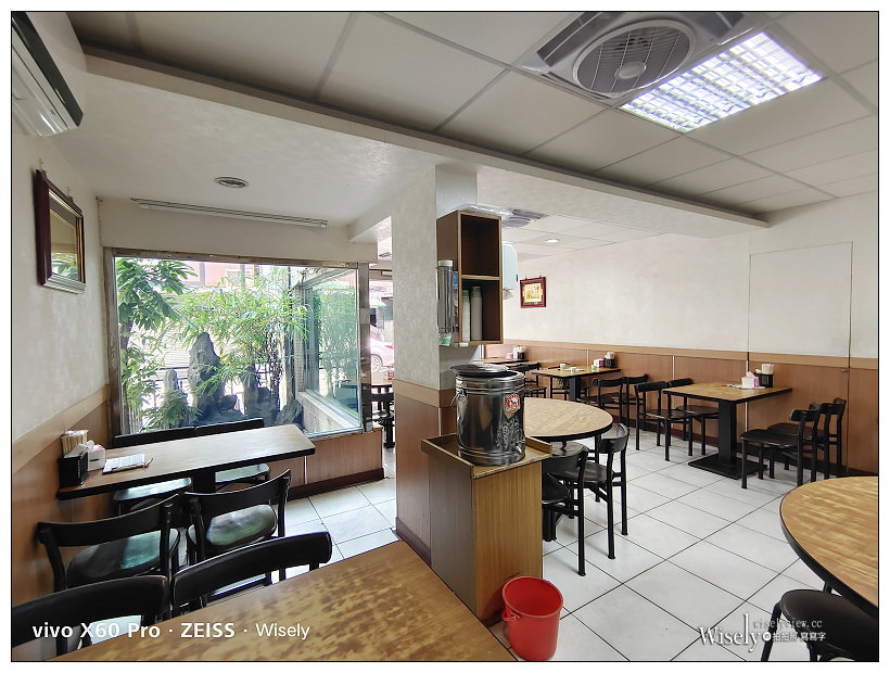新北新店。旺達熱炒︱排骨飯、牛肉炒飯&炒碼麵，百元平價熱炒～捷運七張站美食 x 新店百元熱炒