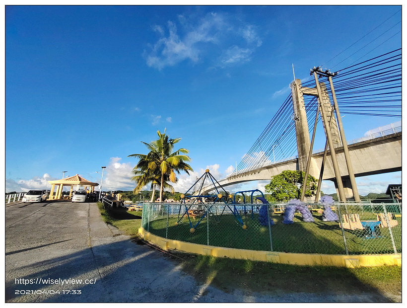 帛琉景點。科羅爾－巴貝圖阿普大橋(Koror-Babeldaob Bridge)︱蔚藍海岸的落日美景，連結最大城與最大島的跨海橋，也是帛琉與日本的友誼之橋