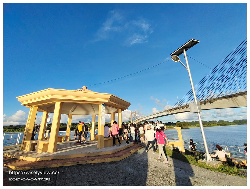 帛琉景點。科羅爾－巴貝圖阿普大橋(Koror-Babeldaob Bridge)︱蔚藍海岸的落日美景，連結最大城與最大島的跨海橋，也是帛琉與日本的友誼之橋