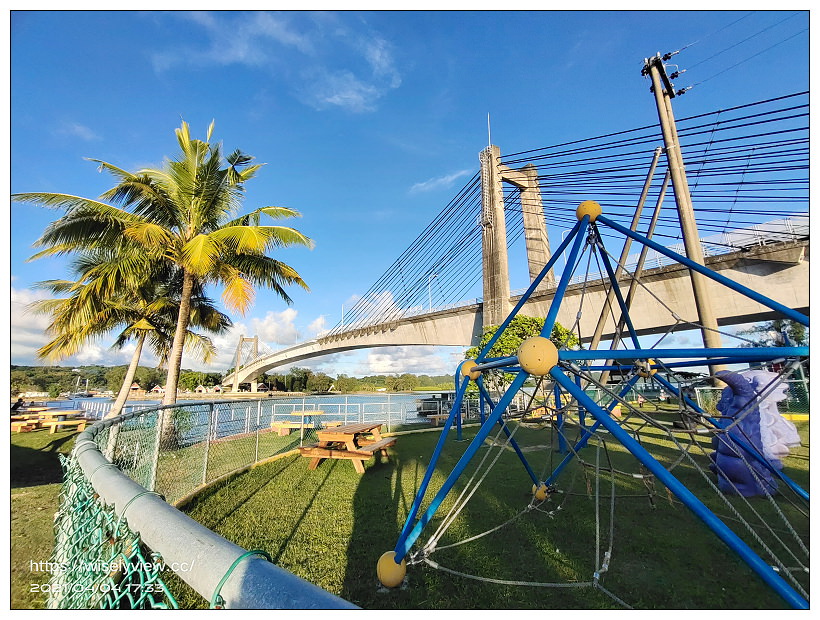 帛琉景點。科羅爾－巴貝圖阿普大橋(Koror-Babeldaob Bridge)︱蔚藍海岸的落日美景，連結最大城與最大島的跨海橋，也是帛琉與日本的友誼之橋
